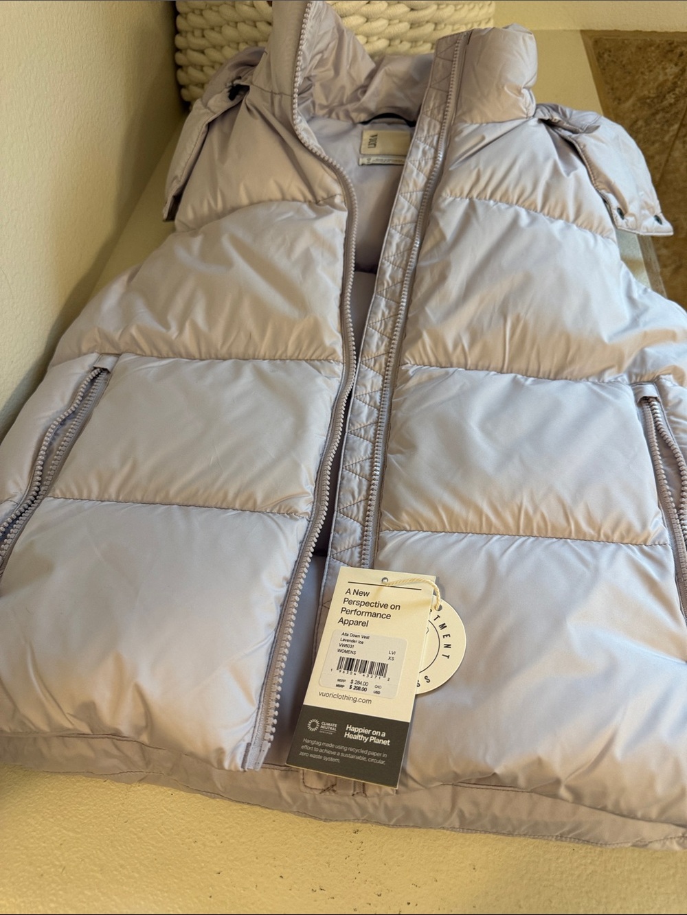 Vuori women’s puffer Vest in Light Gray